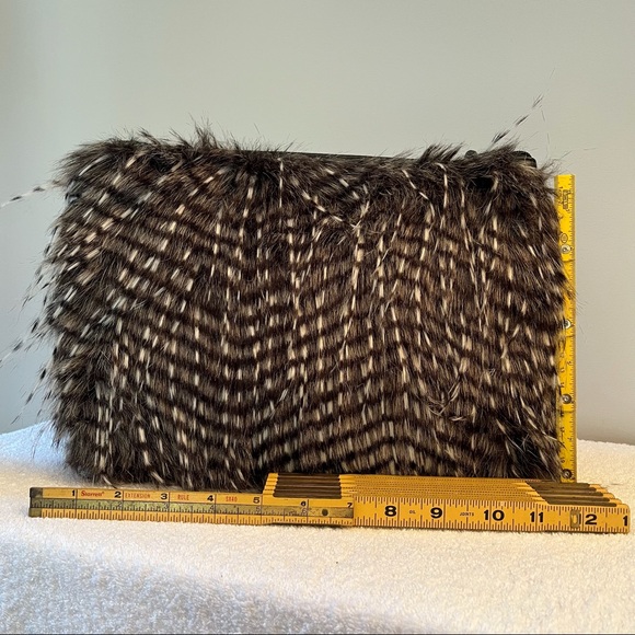 Bella Lux Faux Fur Feather Plume Fur Clutch NWOT - Picture 3 of 6